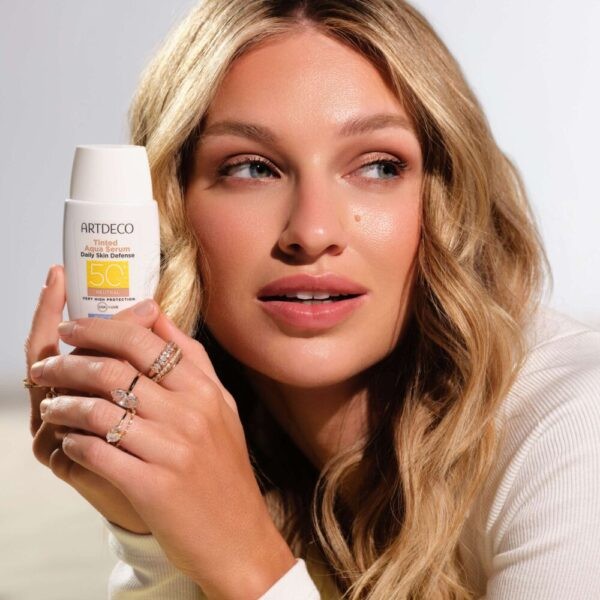 ARTDECO -  AQUA SERUM DAILY TINTED SPF50+ 02 NEUTRAL