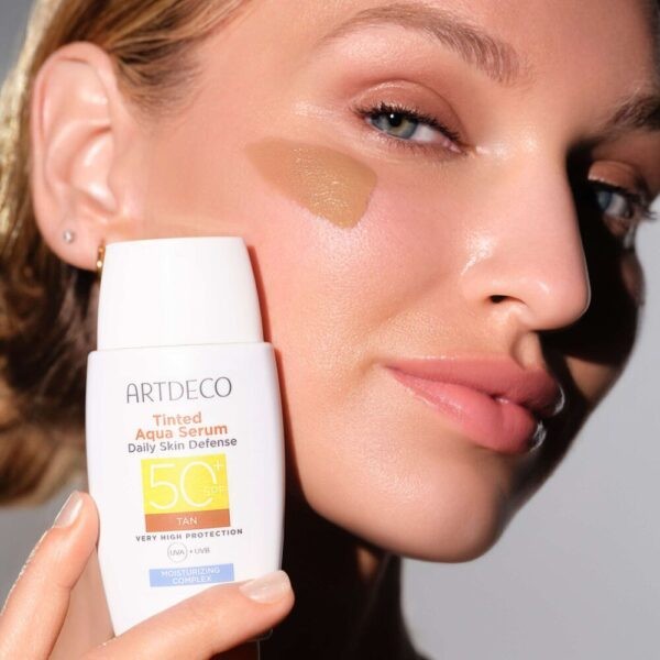 ARTDECO -  AQUA SERUM DAILY TINTED SPF50+ 03 TAN