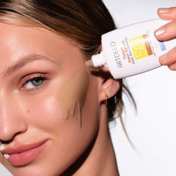 ARTDECO -  AQUA SERUM DAILY TINTED SPF50+ 03 TAN