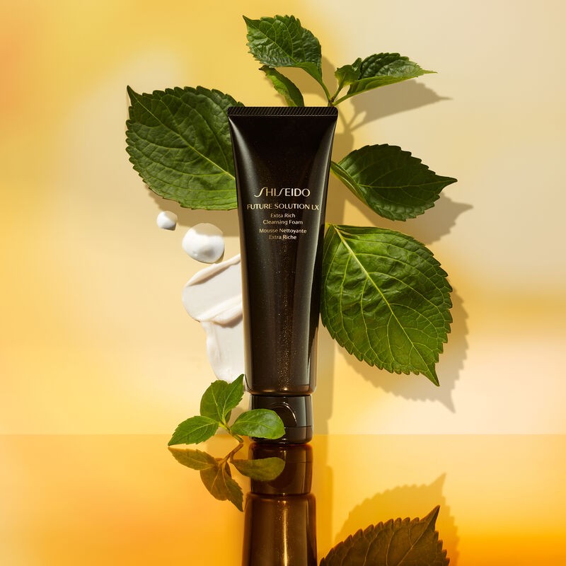 SHISEIDO FUTURE SOLUTION LX - EXTRA RICH CLEANSING FOAM